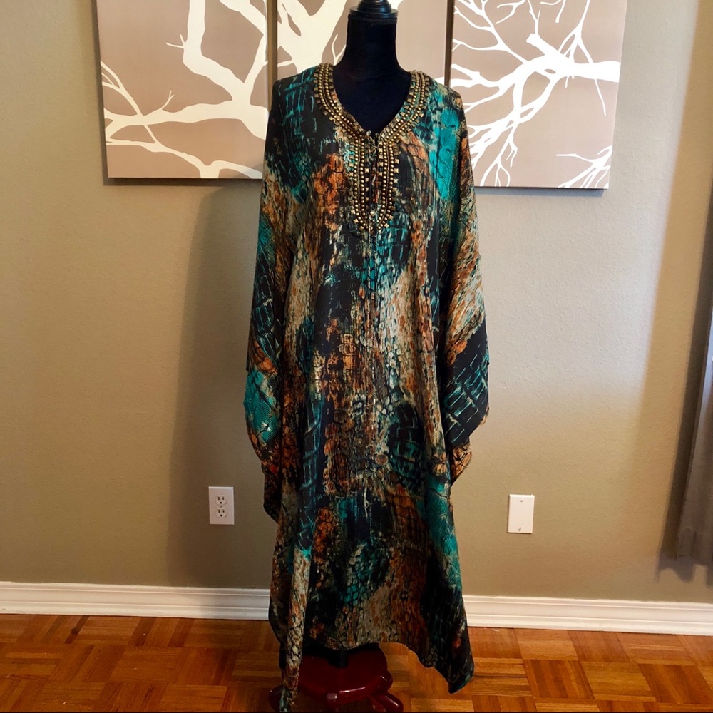 👗NWOT NWOT Caftan👗